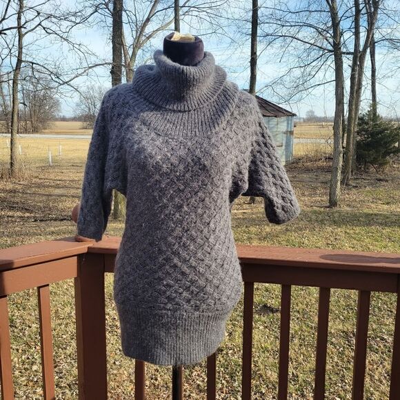 Old Navy Gray Textured Knit Wool Mohair Blend Short Sleeve Turtleneck Size XS - Picture 1 of 14